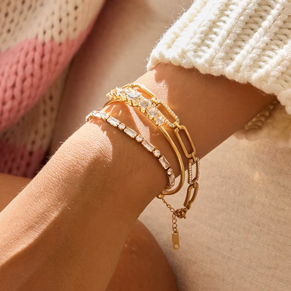 ELENYS Luminara Slim – jemný pozlacený náramek se zirkony